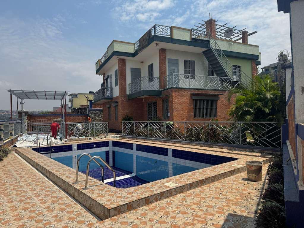 LAFTEC Construction - Luxury Pool Construction